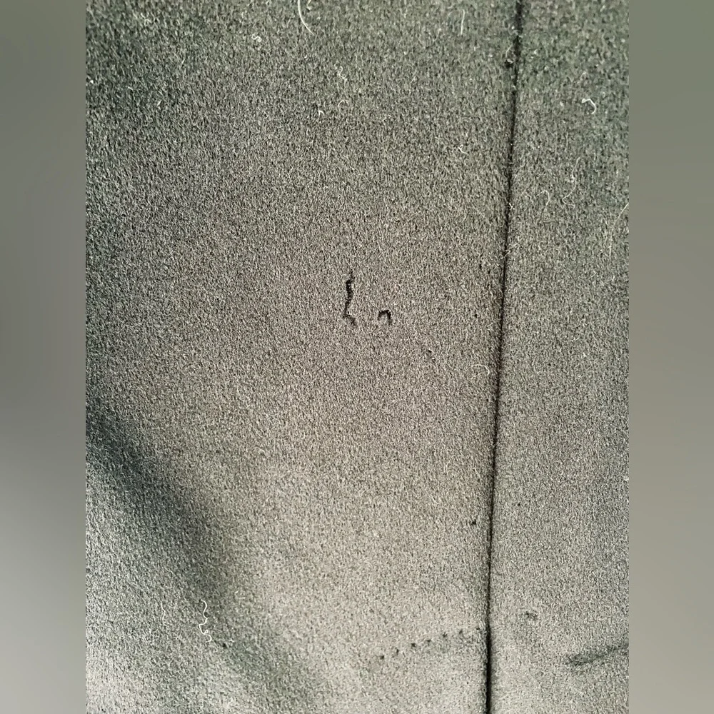 Max Mara Black Wool Cashmere Coat Size 34 (Italian) - Vintage, some damage. - Picture 8 of 8